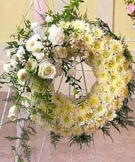 Sympathy Wreath Pure White Beauty
