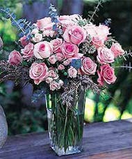 Exceptional Roses in beautiful vase